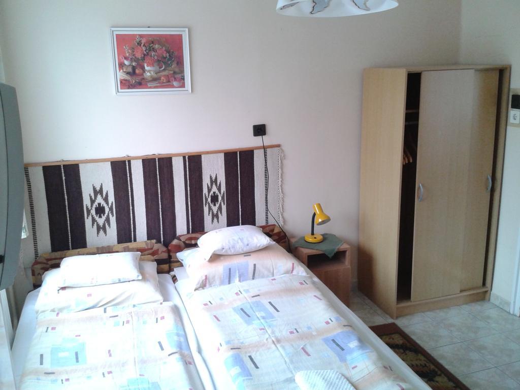 Deak Vendeghaz Apartman Hajduszoboszlo Phòng bức ảnh
