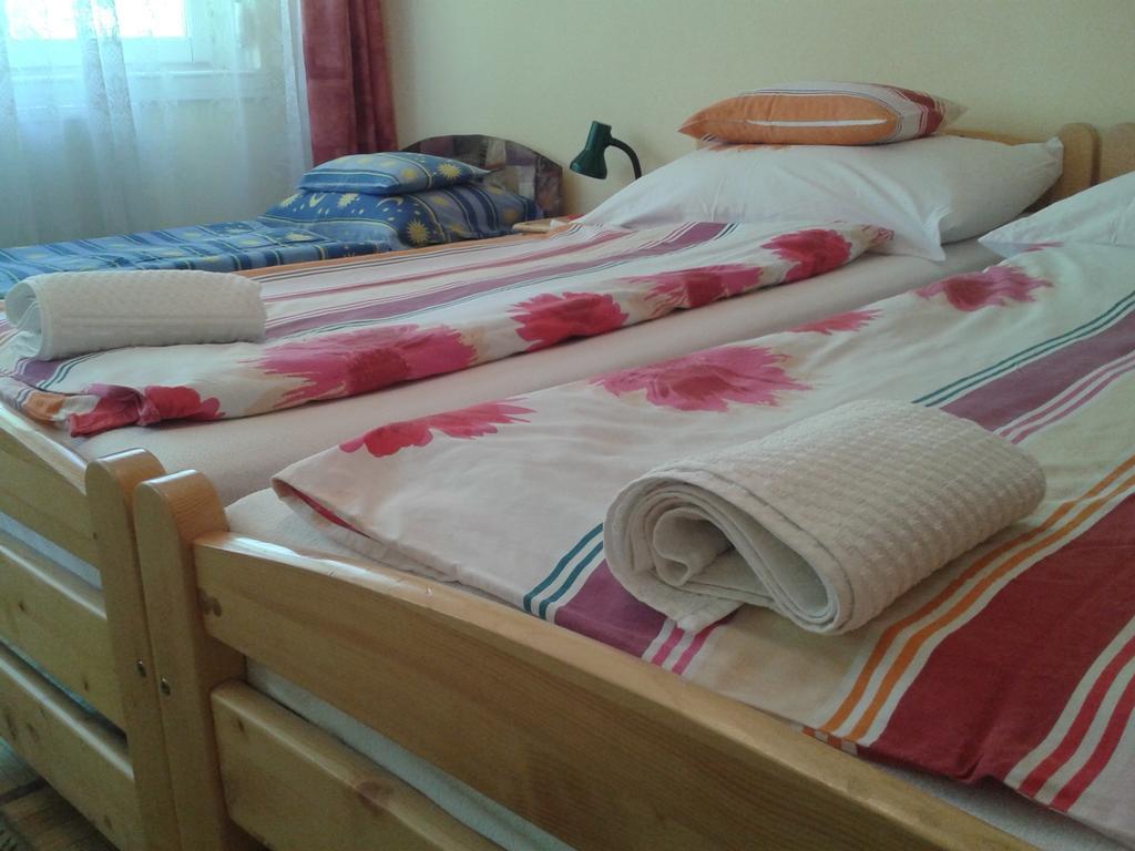 Deak Vendeghaz Apartman Hajduszoboszlo Phòng bức ảnh