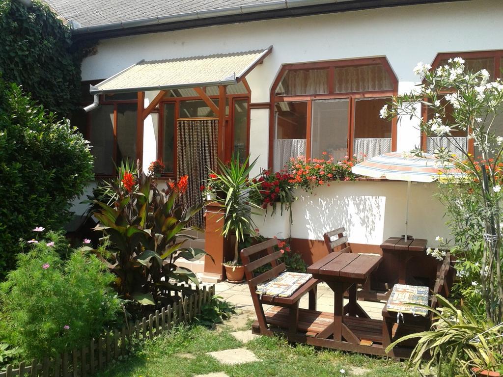 Deak Vendeghaz Apartman Hajduszoboszlo Ngoại thất bức ảnh